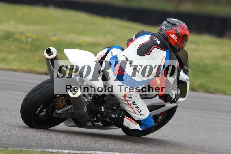 Archiv-2022/13 25.04.2022 Plüss Moto Sport ADR/Freies Fahren/backside